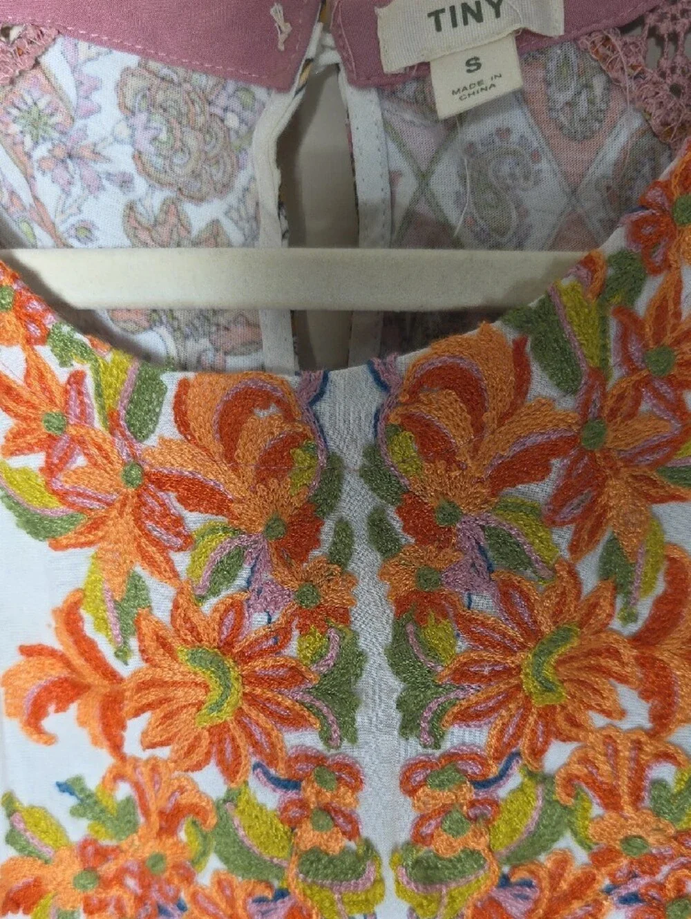 TINY Embroidered Boho Floral Crochet Trim Top Size S - Picture 3 of 6